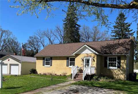 310 Church St, Harrisville, PA 16038