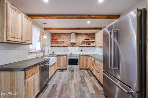 723 W 5TH Avenue, Apache Junction, AZ 85120