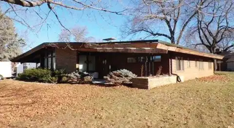 Circle, MASON CITY, IA 50401