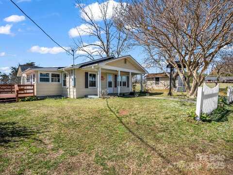 34 Manus Chapel Road, Mill Spring, NC 28756