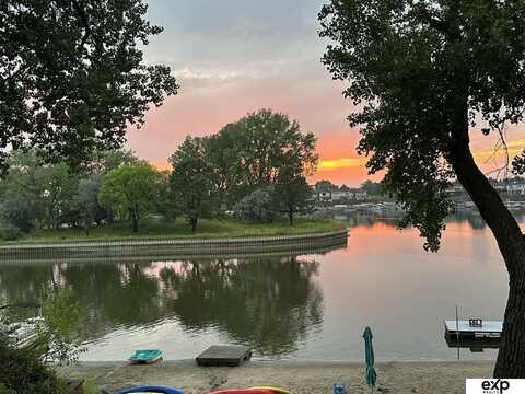 430 Shorewood Lane, Waterloo, NE 68069