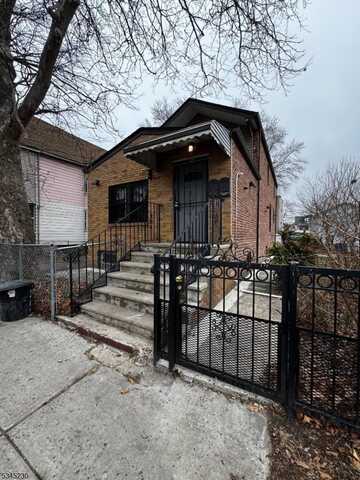 50-52 Stuyvesant Ave, Newark, NJ 07106