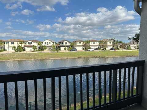 385 SW 113th Way, Pembroke Pines, FL 33025