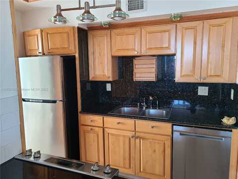 2881 NE 33rd Ct, Fort Lauderdale, FL 33306