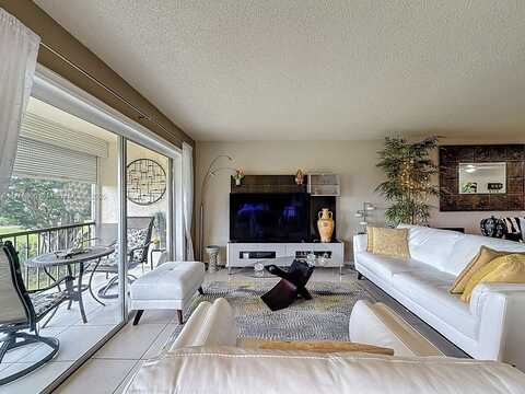 9411 N Hollybrook Lake Dr, Pembroke Pines, FL 33025