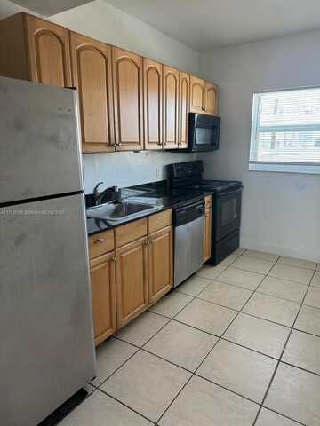 7207 Bay Dr, Miami Beach, FL 33141