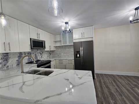 7690 Tahiti Ln, Lake Worth, FL 33467