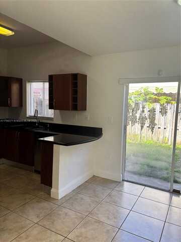 7427 NW 181st Ter, Hialeah, FL 33015