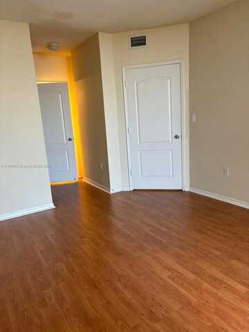 5077 NW 7th St, Miami, FL 33126