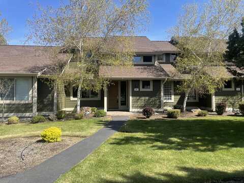 608 Sage Country Court, Redmond, OR 97756