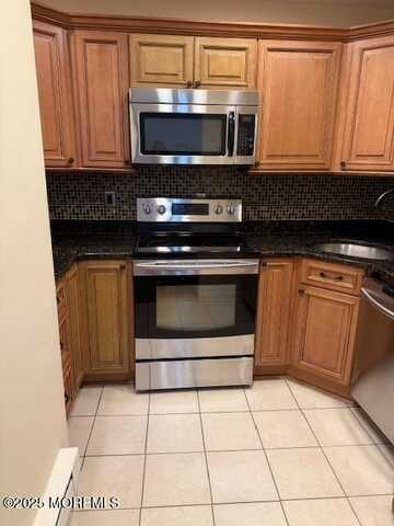 86 Arrowood Road, Manalapan, NJ 07726