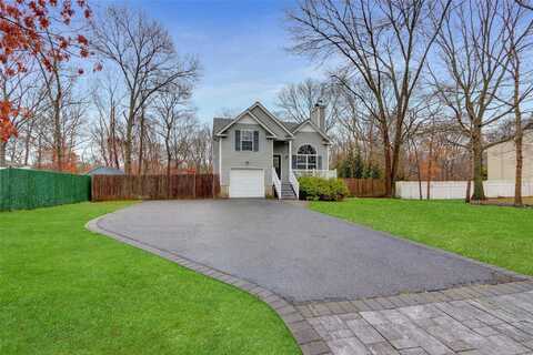 425 N Winters Drive N, Mastic, NY 11950