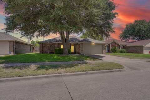 804 Simon Drive, Cedar Hill, TX 75104