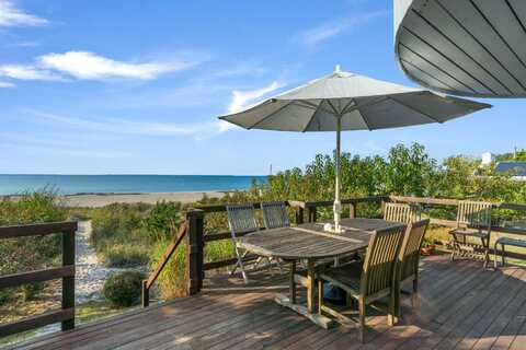 6 Gallatin Lane, East Hampton, NY 11937