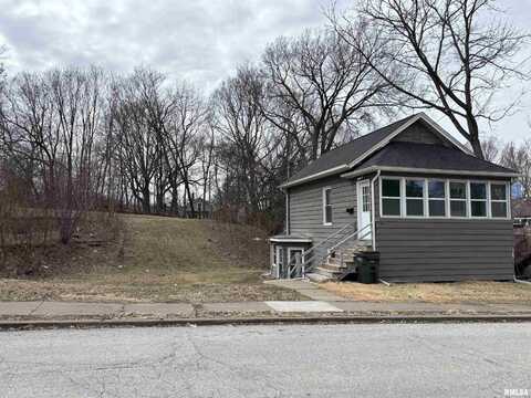 1322 SPRING Street, Davenport, IA 52803