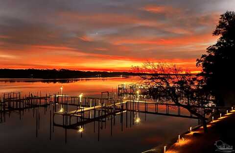 7220 Majestic Blvd, Navarre, FL 32566