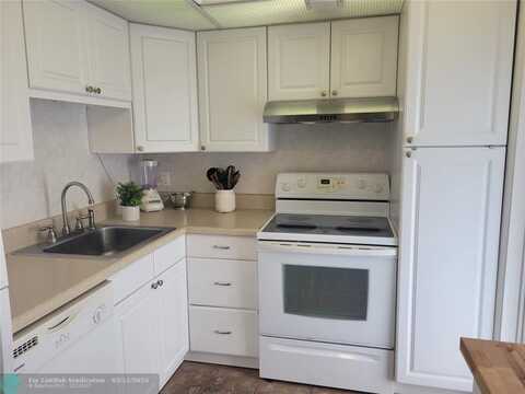 2671 S Course Dr, Pompano Beach, FL 33069