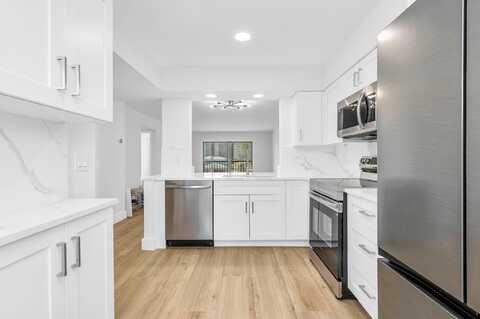 7290 Kinghurst Drive, Delray Beach, FL 33446