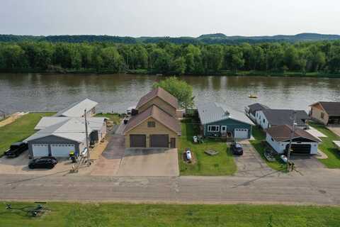1300 Jack Oak Rd, Cassville, WI 53806
