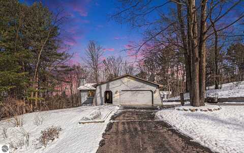 2909 Sherwood Drive, Traverse City, MI 49686