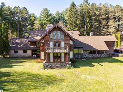 9037 Maidens Road, Bear Lake, MI 49614