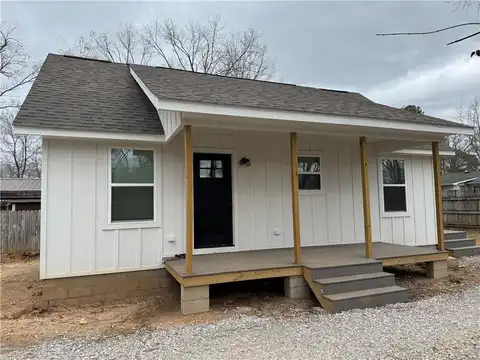 313 Douglas ST, Berryville, AR 72616