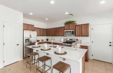 3467 S FALCON Drive, Gilbert, AZ 85297