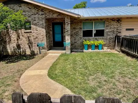 602 Adams St, Fredericksburg, TX 78624