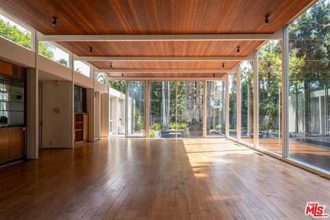 135 N Rossmore Ave, Los Angeles, CA 90004