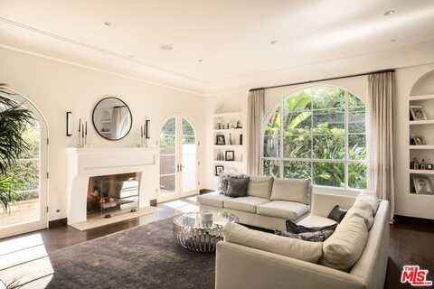 330 N Carmelina Ave, Los Angeles, CA 90049