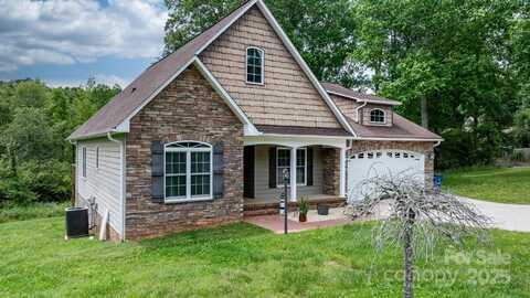 1263 Waterford Drive, Hickory, NC 28602