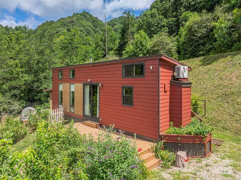 323 Morris Road, Clyde, NC 28721
