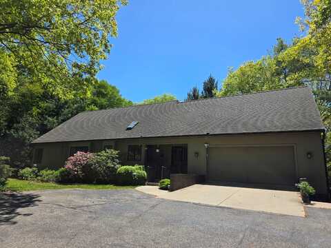18642 Pawnee Drive, Spring Lake, MI 49456