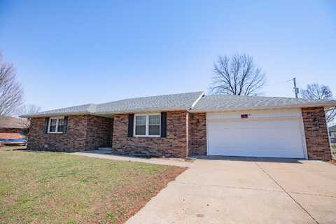 421 N Barker Avenue, Bolivar, MO 65613