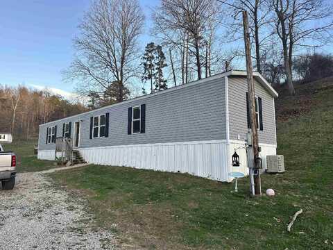 4695 Whites Creek Dr, Prichard, WV 25555