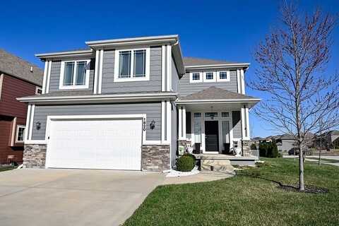 1820 SW KENDALL Drive, Lees Summit, MO 64082