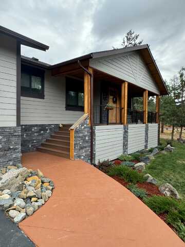 1139 Paper Birch Way, Klamath Falls, OR 97601