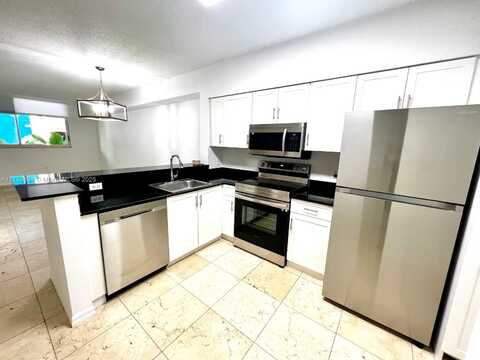 5091 NW 7th St, Miami, FL 33126