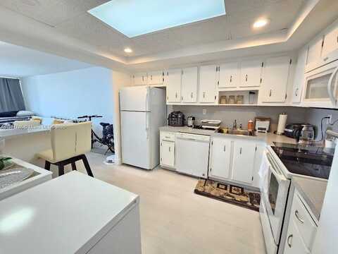 18031 Biscayne Blvd, Aventura, FL 33160