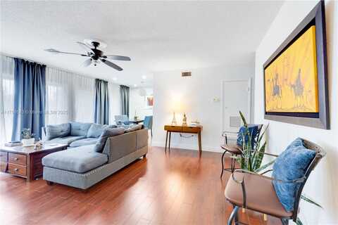 8390 N Missionwood Cir, Miramar, FL 33025