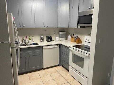 2671 Riverside Dr, Coral Springs, FL 33065