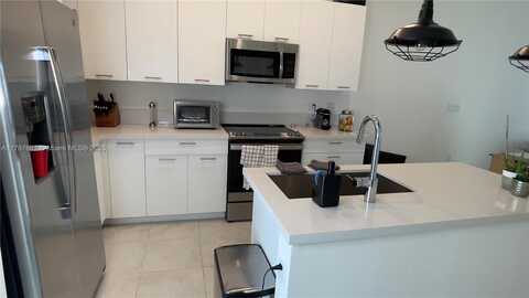 8363 NW 41st St, Doral, FL 33166