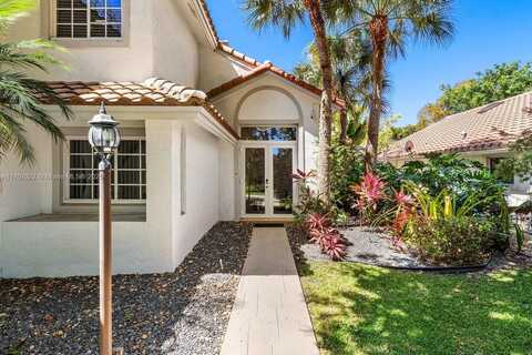 517 Misty Oaks Dr, Pompano Beach, FL 33069