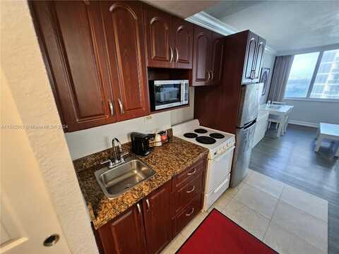 19201 Collins Ave, Sunny Isles Beach, FL 33160