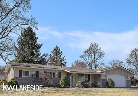 8996 Carriage Hill, Utica, MI 48317
