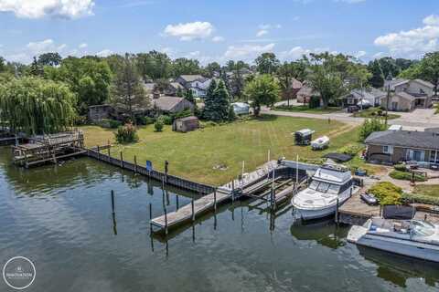 38187 Huron Pointe, Harrison, MI 48045