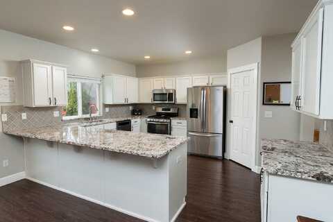 2131 NW Poplar Avenue, Redmond, OR 97756
