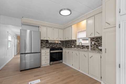 17 Jake Lane, Acushnet, MA 02743
