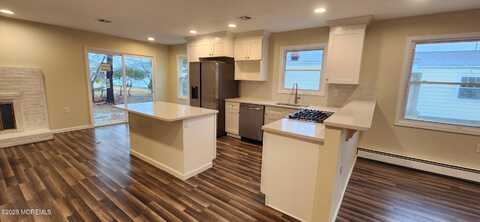 8 Panama Court, Toms River, NJ 08757