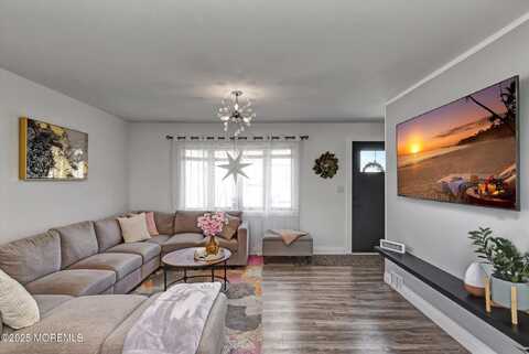 77 Buchanan Avenue, Parlin, NJ 08859